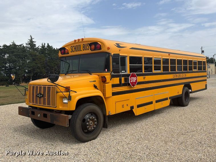 2001 Chevrolet B7 school bus
