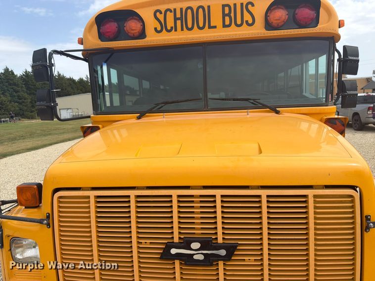 image for item DY3456 2001 Chevrolet B7 school bus