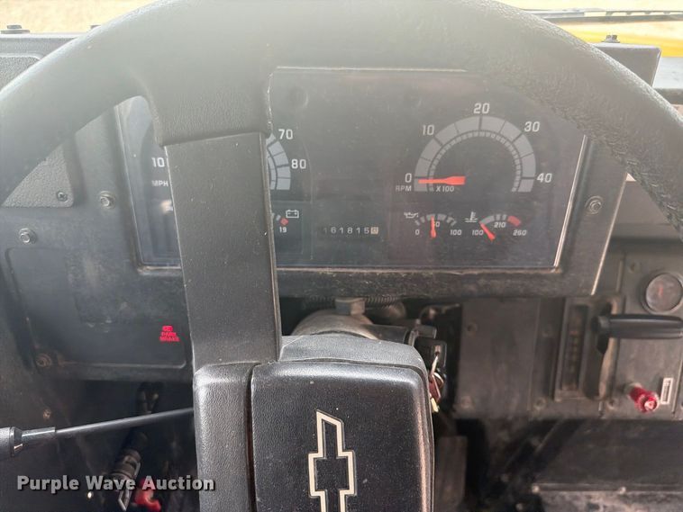 image for item DY3456 2001 Chevrolet B7 school bus