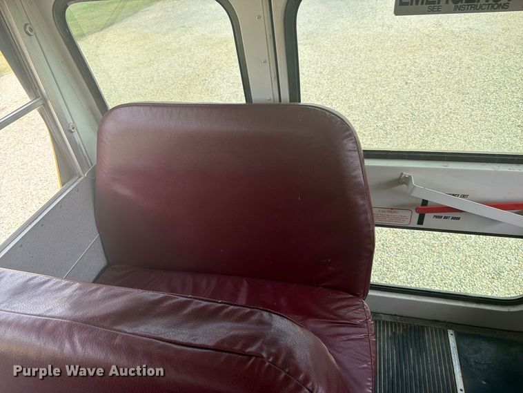 image for item DY3456 2001 Chevrolet B7 school bus