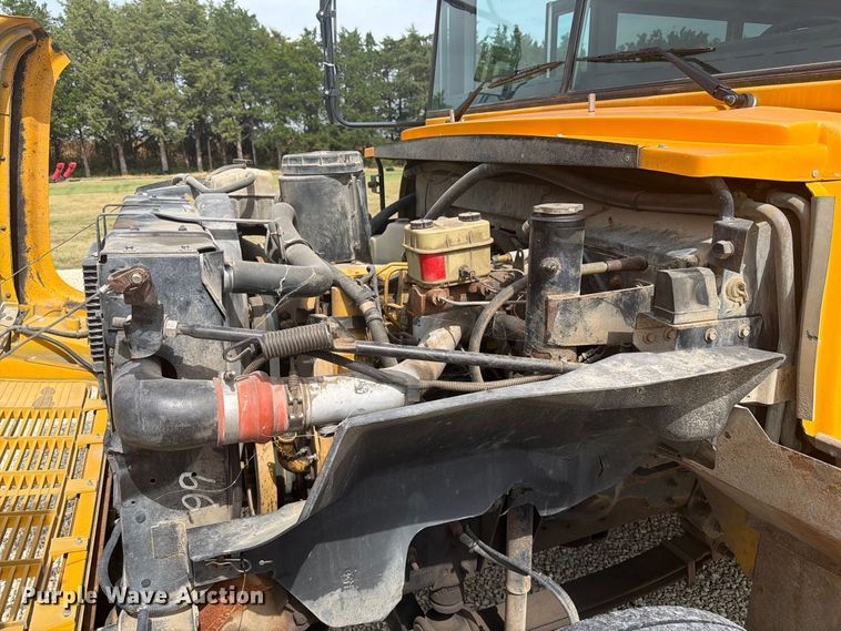 image for item DY3456 2001 Chevrolet B7 school bus