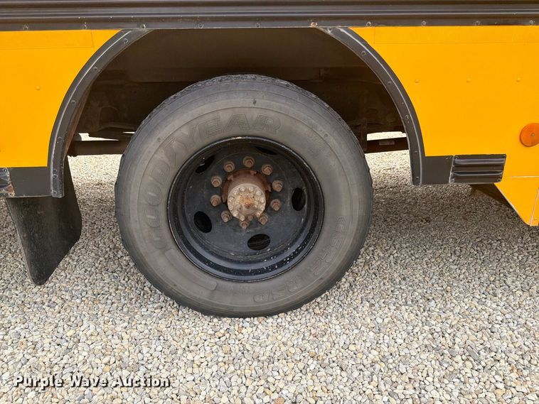 image for item DY3456 2001 Chevrolet B7 school bus