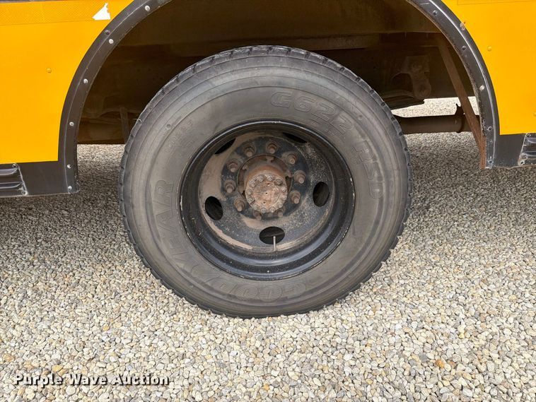 image for item DY3456 2001 Chevrolet B7 school bus