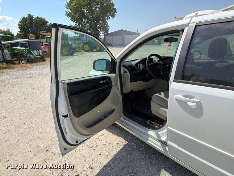 image for item DZ4736 2015 Dodge Grand Caravan van