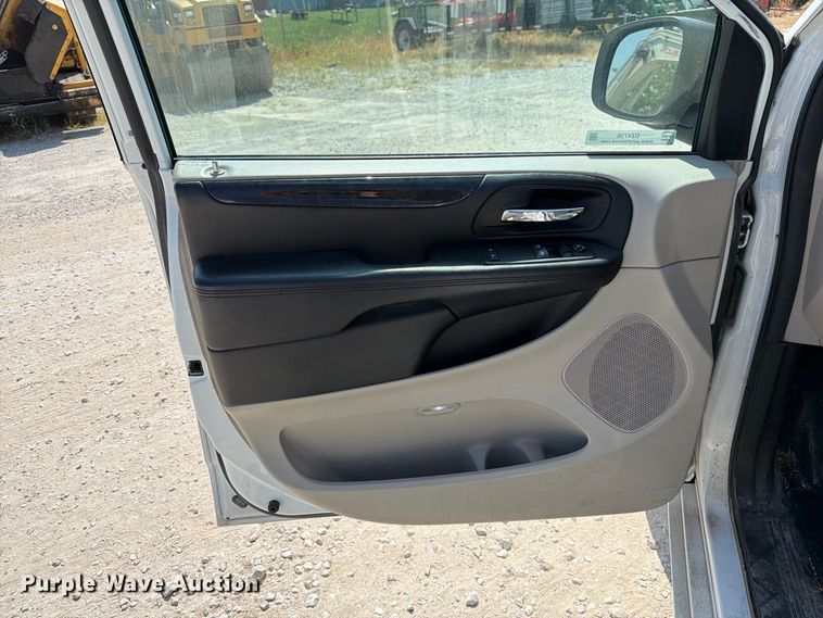 image for item DZ4736 2015 Dodge Grand Caravan van