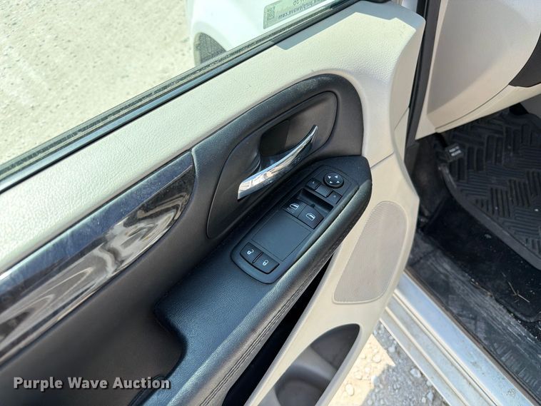 image for item DZ4736 2015 Dodge Grand Caravan van