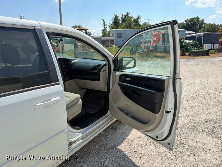 image for item DZ4736 2015 Dodge Grand Caravan van