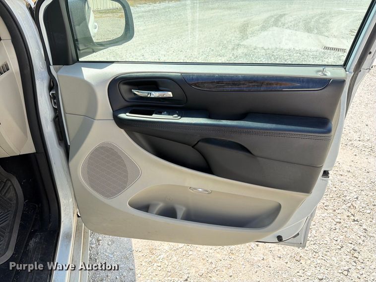 image for item DZ4736 2015 Dodge Grand Caravan van