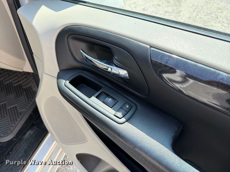 image for item DZ4736 2015 Dodge Grand Caravan van