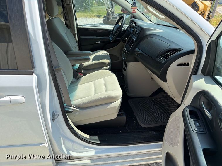 image for item DZ4736 2015 Dodge Grand Caravan van