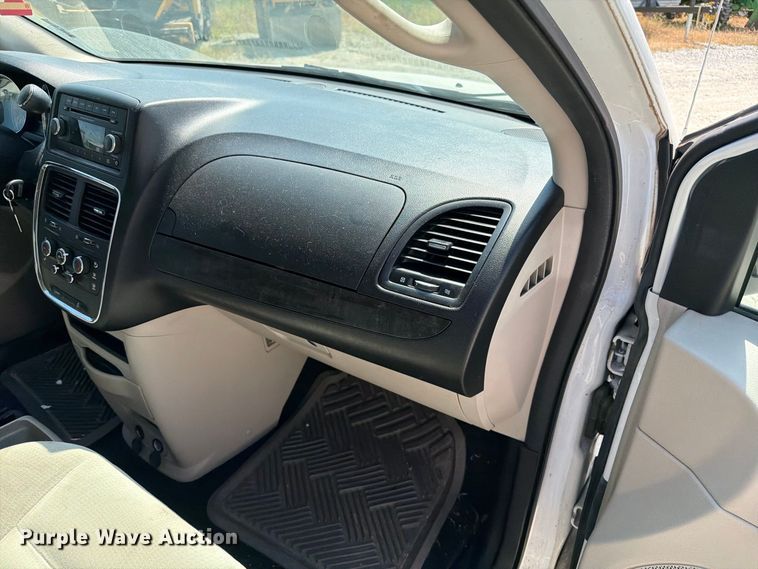 image for item DZ4736 2015 Dodge Grand Caravan van