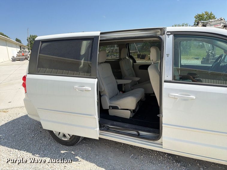 image for item DZ4736 2015 Dodge Grand Caravan van