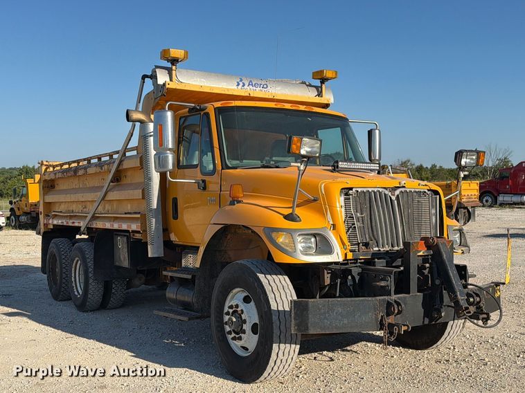 image for item DZ4742 2007 International 7400 dump truck