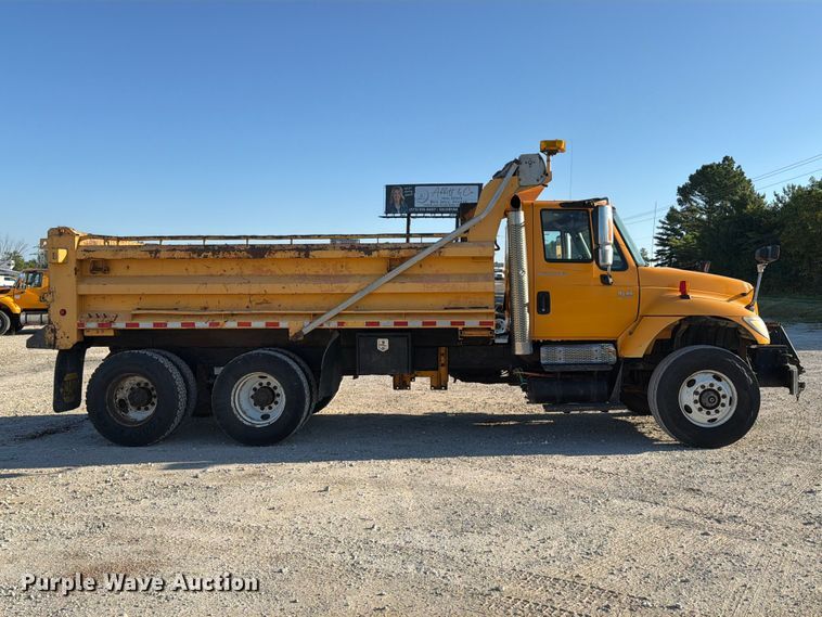 image for item DZ4742 2007 International 7400 dump truck