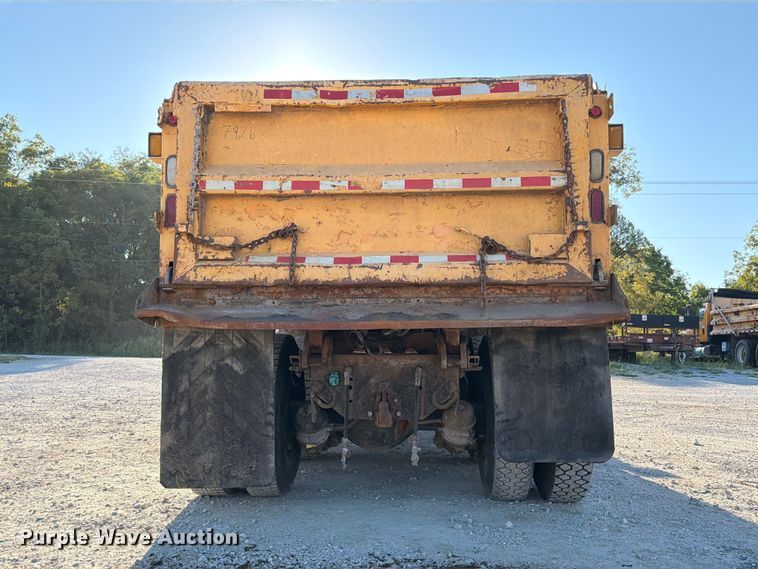 image for item DZ4742 2007 International 7400 dump truck