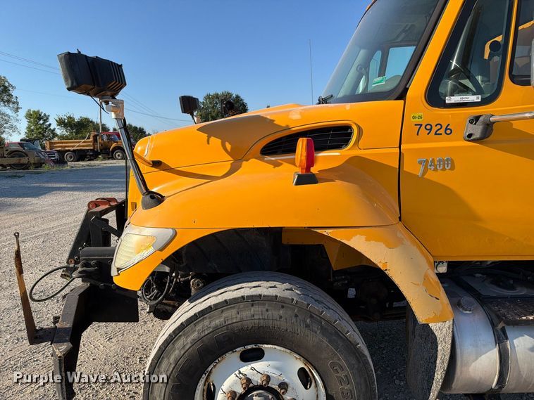 image for item DZ4742 2007 International 7400 dump truck