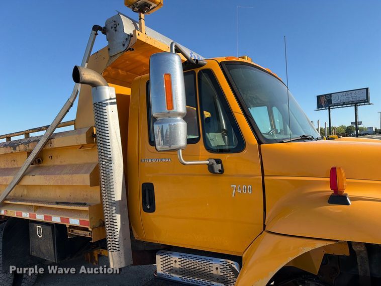image for item DZ4742 2007 International 7400 dump truck