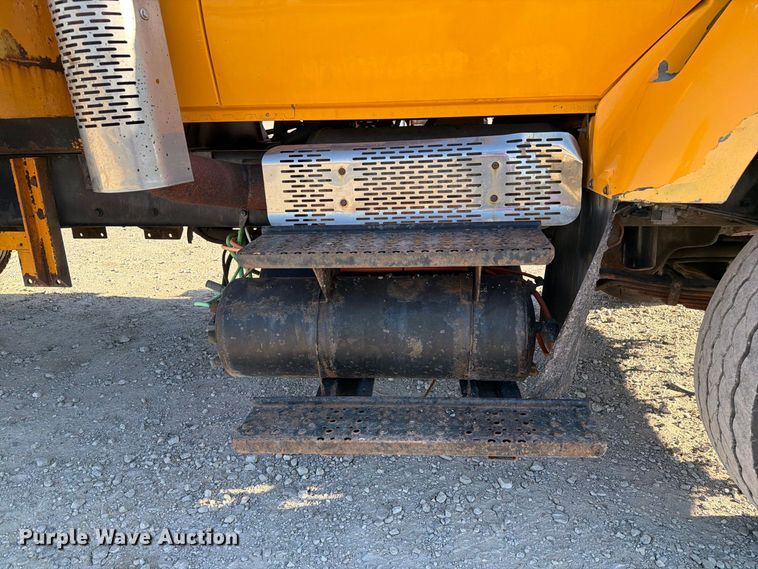 image for item DZ4742 2007 International 7400 dump truck