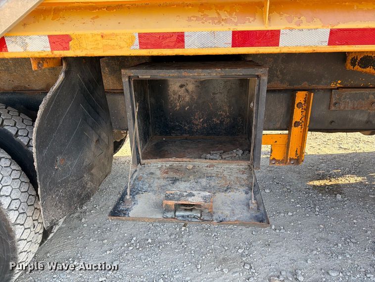 image for item DZ4742 2007 International 7400 dump truck