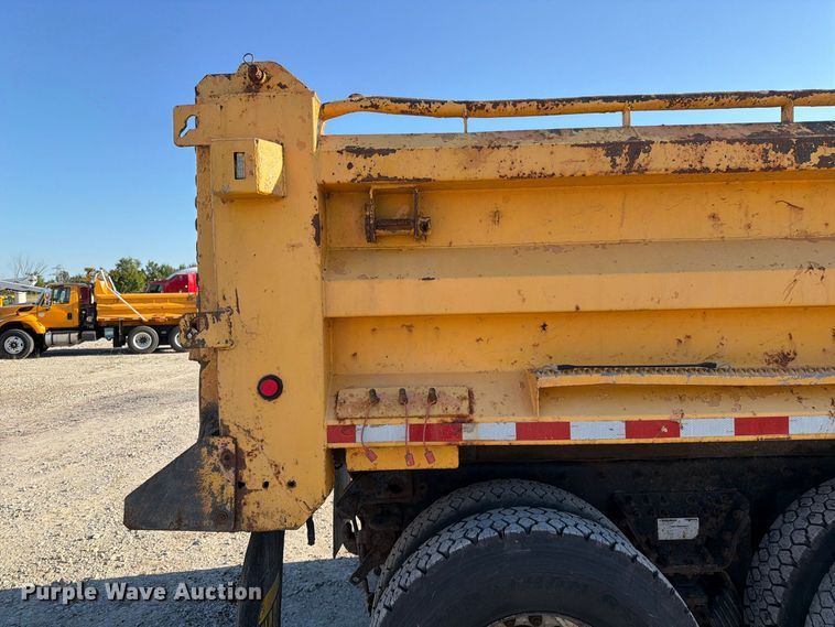 image for item DZ4742 2007 International 7400 dump truck