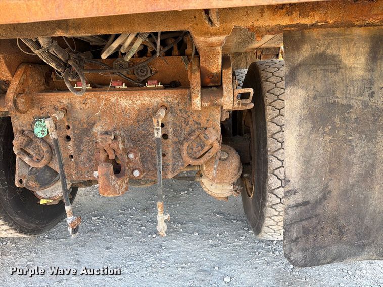 image for item DZ4742 2007 International 7400 dump truck