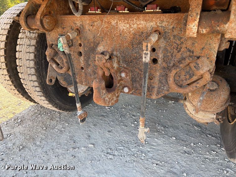 image for item DZ4742 2007 International 7400 dump truck