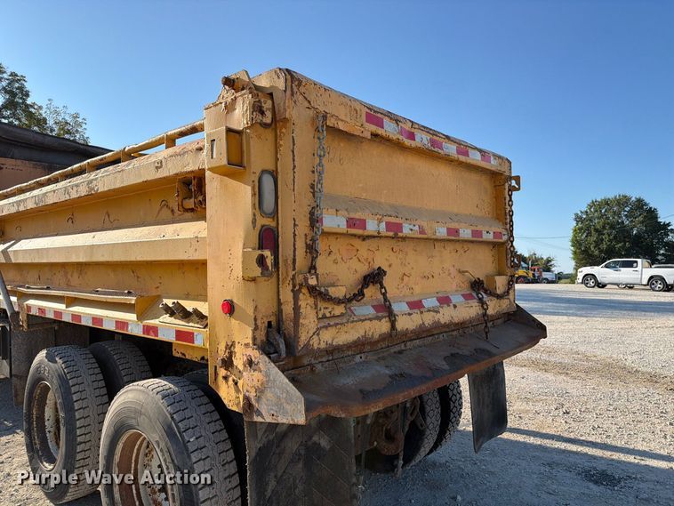 image for item DZ4742 2007 International 7400 dump truck