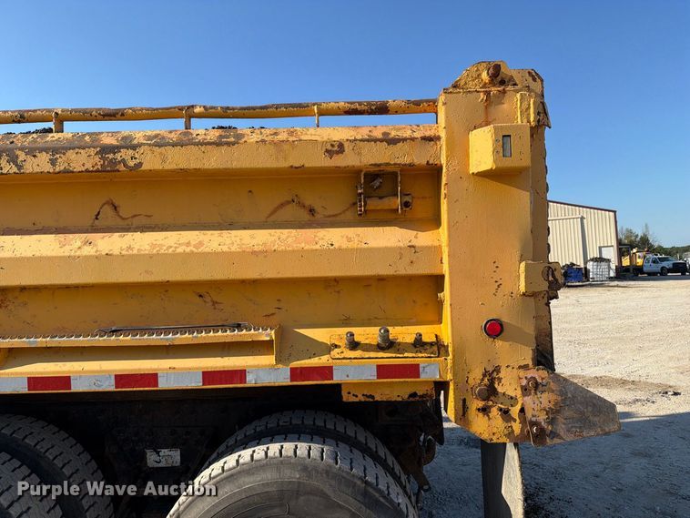 image for item DZ4742 2007 International 7400 dump truck