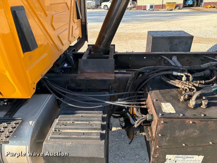 image for item DZ4742 2007 International 7400 dump truck