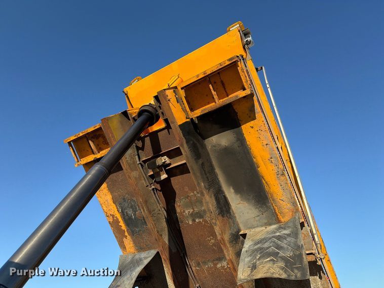 image for item DZ4742 2007 International 7400 dump truck