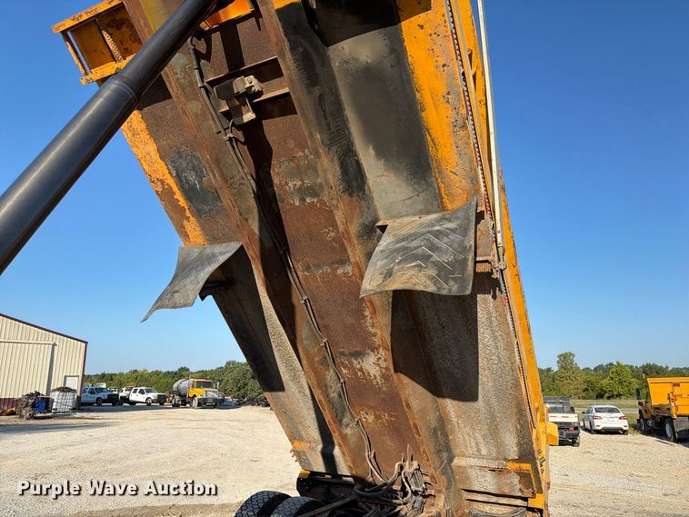 image for item DZ4742 2007 International 7400 dump truck