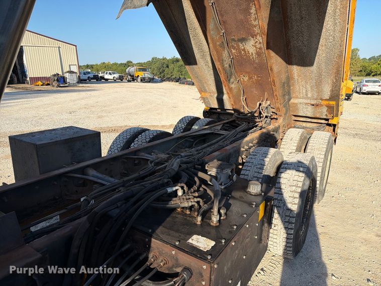 image for item DZ4742 2007 International 7400 dump truck