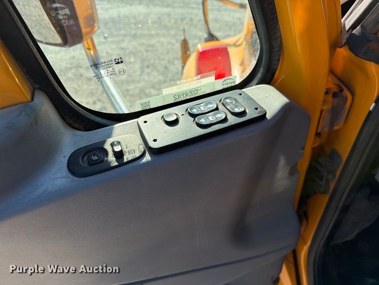 image for item DZ4742 2007 International 7400 dump truck