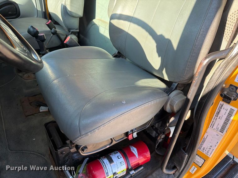 image for item DZ4742 2007 International 7400 dump truck