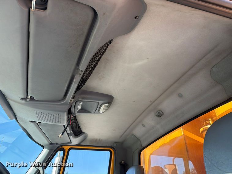 image for item DZ4742 2007 International 7400 dump truck