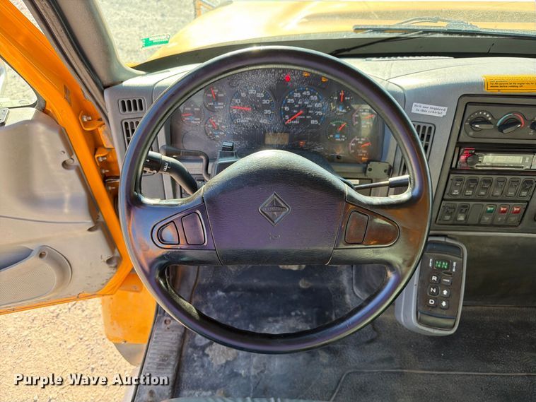 image for item DZ4742 2007 International 7400 dump truck