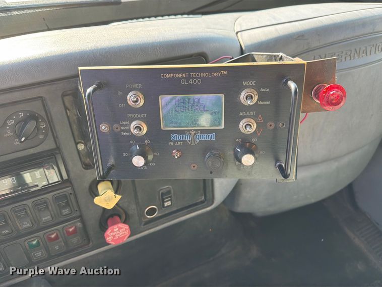 image for item DZ4742 2007 International 7400 dump truck