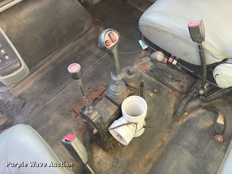 image for item DZ4742 2007 International 7400 dump truck