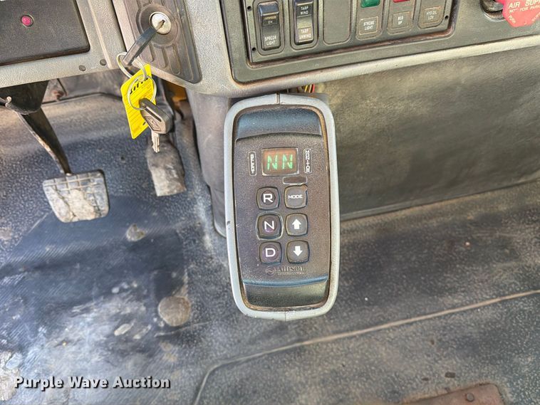 image for item DZ4742 2007 International 7400 dump truck