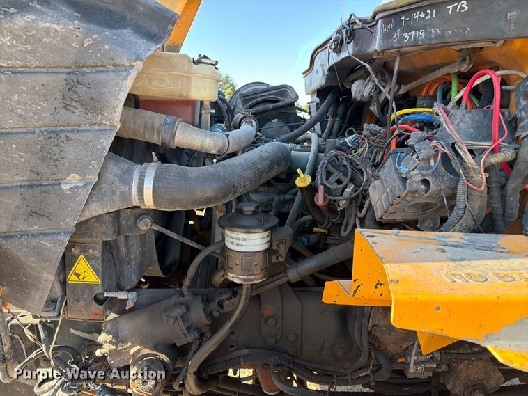 image for item DZ4742 2007 International 7400 dump truck