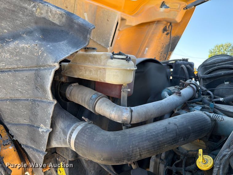image for item DZ4742 2007 International 7400 dump truck