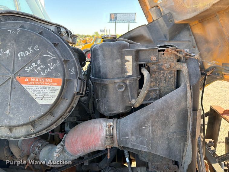 image for item DZ4742 2007 International 7400 dump truck