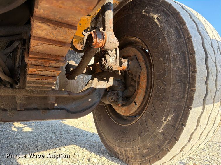 image for item DZ4742 2007 International 7400 dump truck