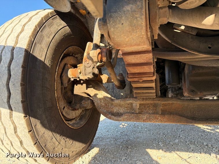 image for item DZ4742 2007 International 7400 dump truck