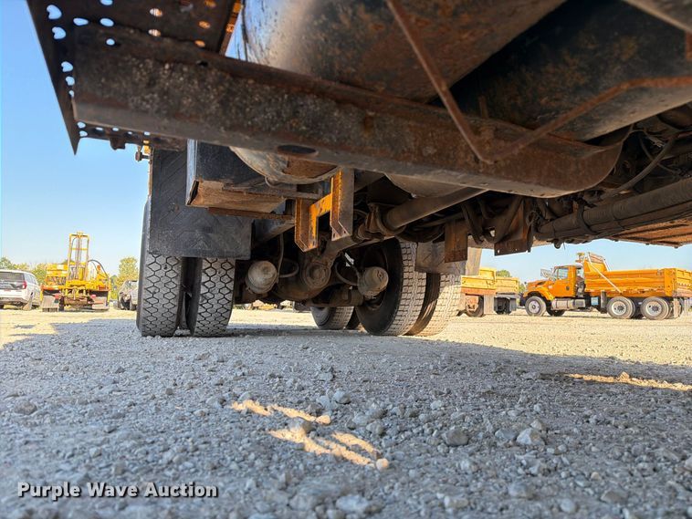 image for item DZ4742 2007 International 7400 dump truck
