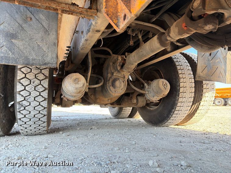 image for item DZ4742 2007 International 7400 dump truck