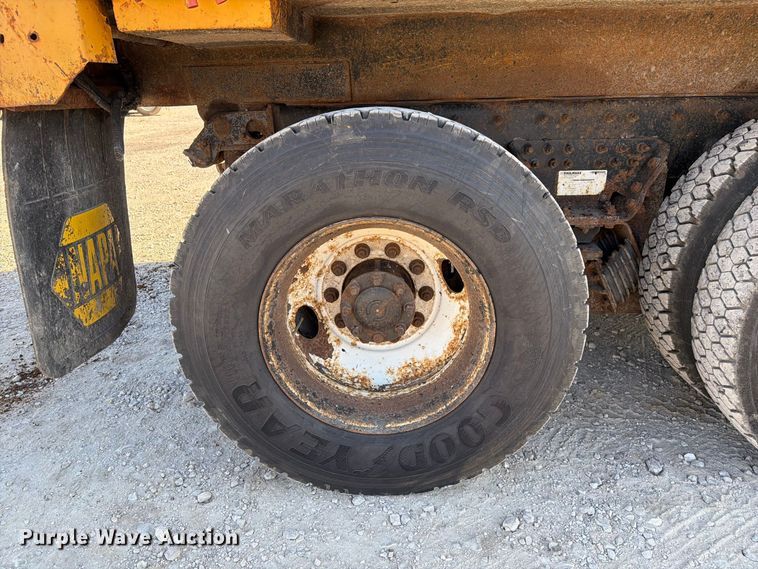 image for item DZ4742 2007 International 7400 dump truck