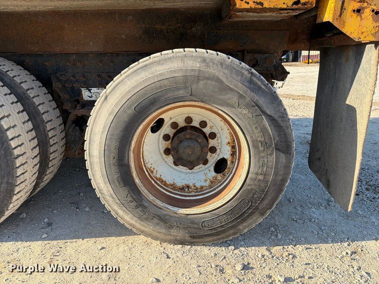 image for item DZ4742 2007 International 7400 dump truck