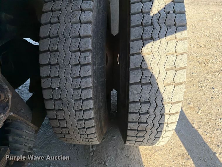 image for item DZ4742 2007 International 7400 dump truck