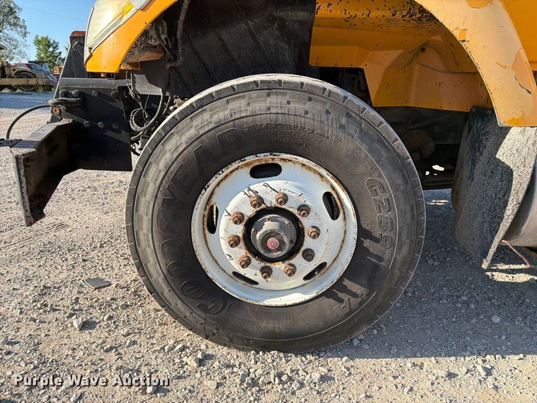 image for item DZ4742 2007 International 7400 dump truck